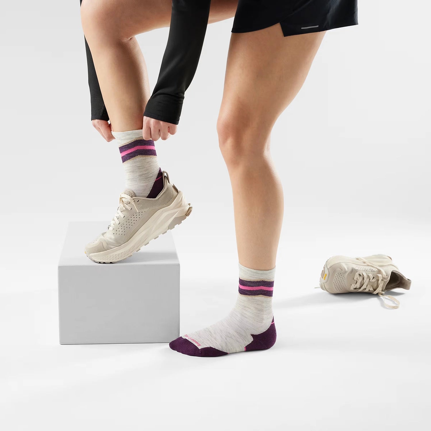 Smartwool Women's Run Targeted Cushion Mid Crew Socks — view 2