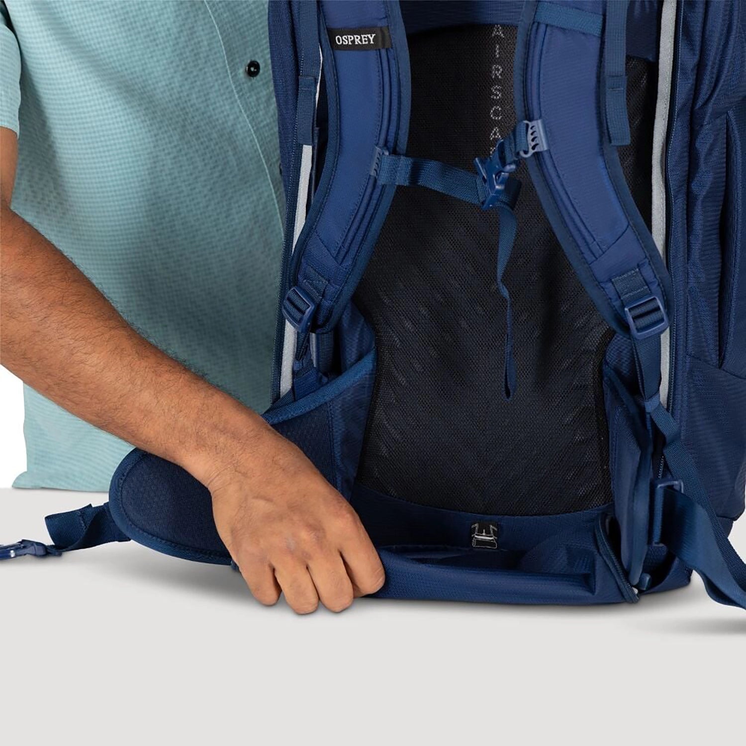Osprey Men's Farpoint 40 Travel Pack