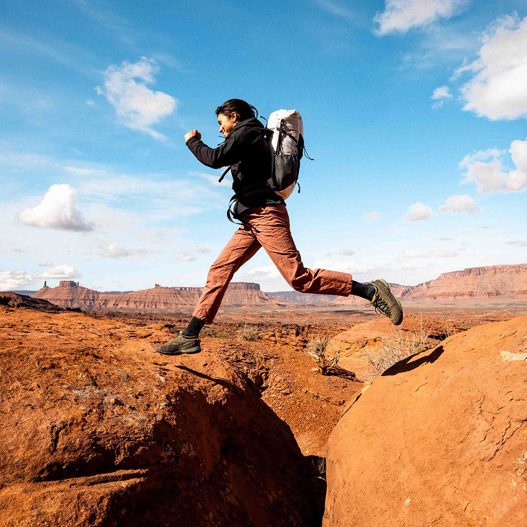 Hyperlite Mountain Gear Elevate (22L) lifestyle 1