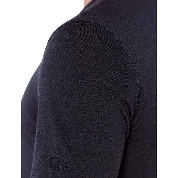 Icebreaker Men's 200 Oasis ShortSleeve Crewe Black - Shoulder Left