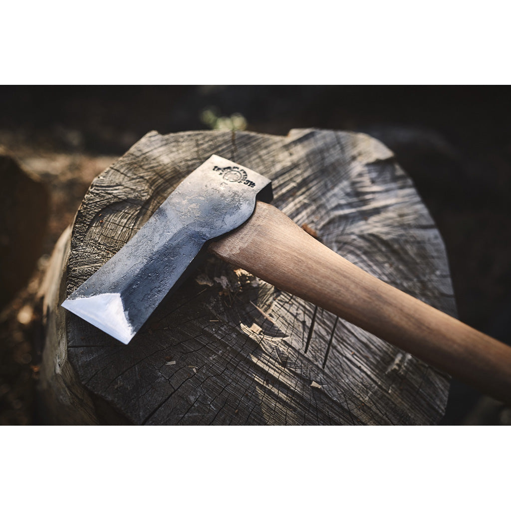 Hultafors Hult Splitting Axe log