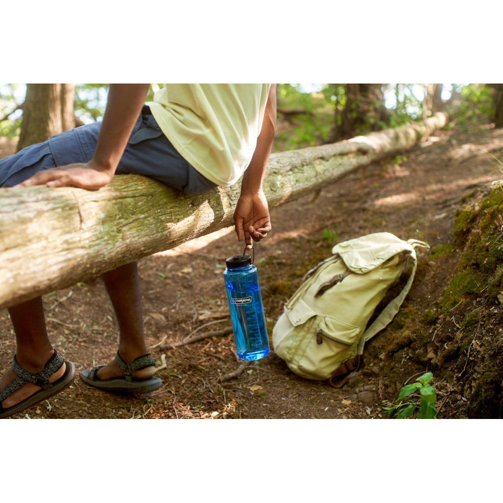 Nalgene Silo Sustain Wide Mouth 1.5L Bottle blue w/ black lifestyle 1