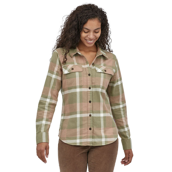 Patagonia Women's Long-Sleeved Organic Cotton Midweight Fjord Flannel Shirt CMKG model front