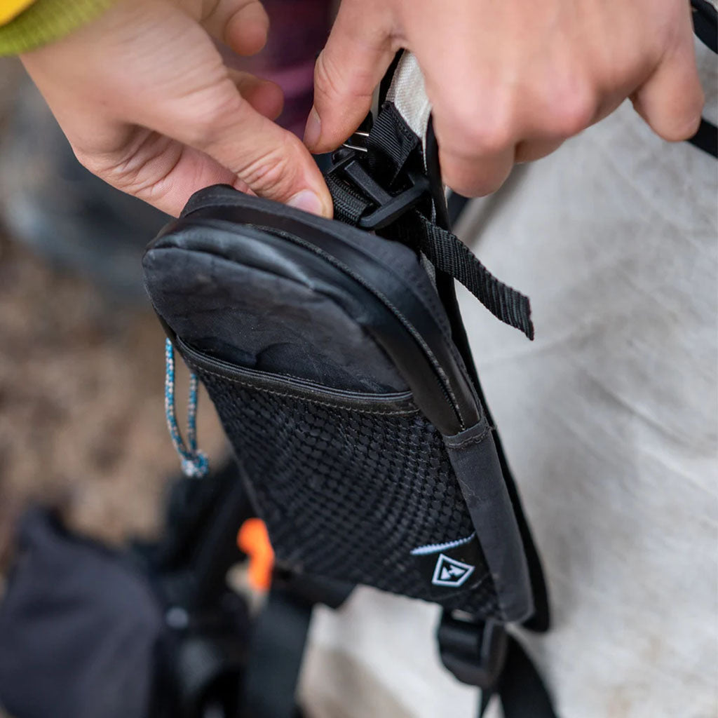 Hyperlite Mountain Gear Pack Shoulder Pocket lifestyle 5